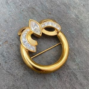 Classic Monet brooch gold tone 1 1/2" diamond circle pin
